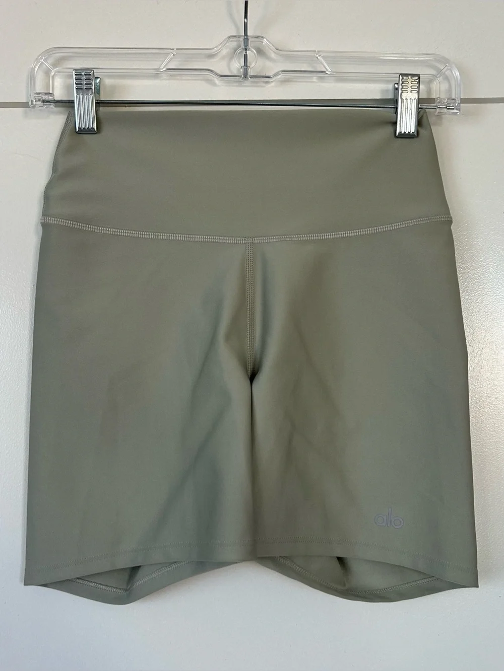 Alo Yoga 5” Airlift Energy Short Green Size Small